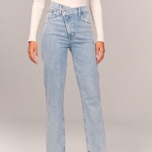 Abercrombie & Fitch / Ultra High Rise 90s Straight Jean